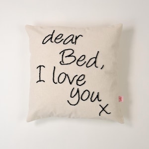 Galia Tasarim - Dear Bed I Love You Pillow Cover – Funny Quote Cushion – 45x45 cm Linen Throw Pillow – Punch Embroidered Text Decor