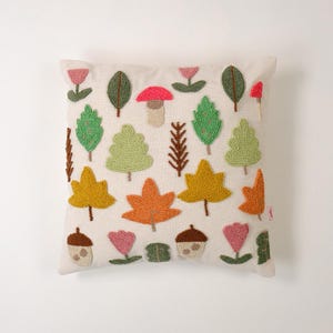 Galia Tasarim - Herbstwald Kissenbezug - 42 x 42 cm Herbstwald Kissenbezug - Besticktes Kissen mit Eicheln