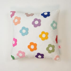 Galia Tasarim - Funda de almohada con bordado floral colorido - Cojín de margaritas Cottagecore de 42 x 42 cm - Regalo de decoración bohemia primaveral