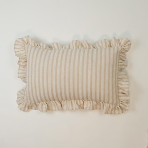 Galia Tasarim - Beige Striped Ruffle Pillow Cover 30x50 cm