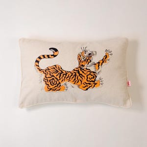 Galia Tasarim - Bold Tiger Print Pillow Cover 35x55 cm