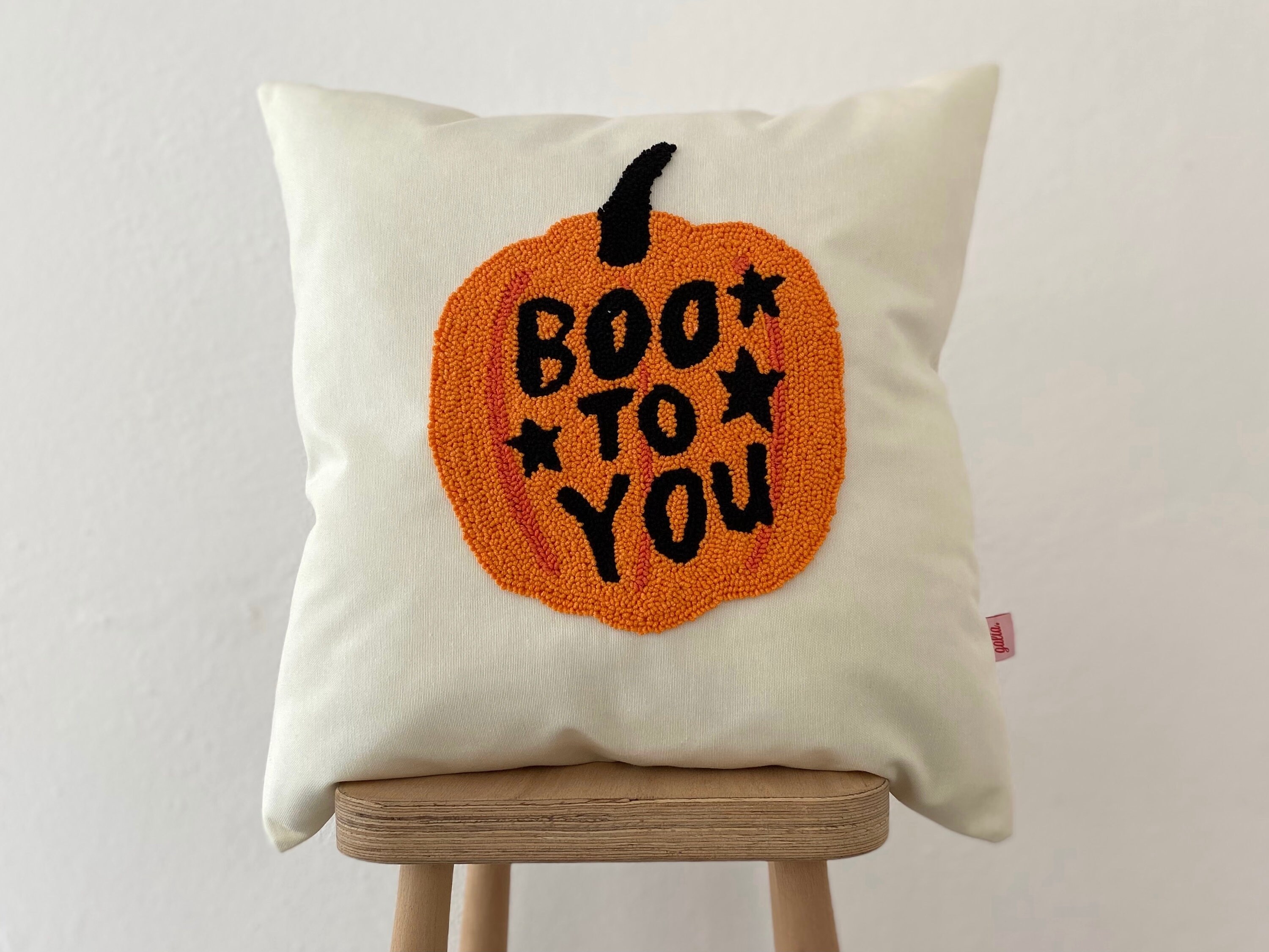 Galia Tasarim Handmade Pillow Cover Halloween Pumpkin -   Poinçon à  l'aiguille, Décoration d'halloween, Idées de broderie