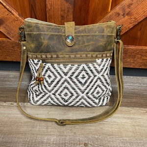 Myra Tasche Sand Weaver Schultertasche Upcycled Canvas Vintage Leder