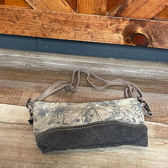 Myra Dainty Small Crossbody Bag Made From Upcycled Canvas and Leather Tassen & portemonnees Handtassen Schoudertassen 