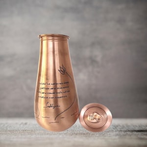 Koperen waterfles gegraveerd met Sadhguru-citaat, 700 ml