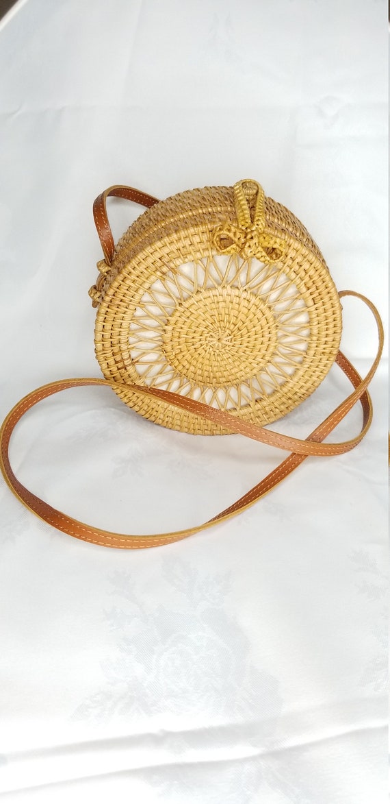 Round straw bag with leather long handle | French Baskets