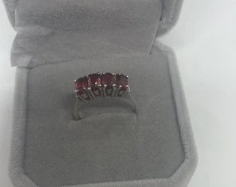 Anillo vintage de granate en plata, con sello 925