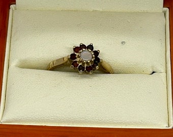 Anillo antiguo de granate y ópalo