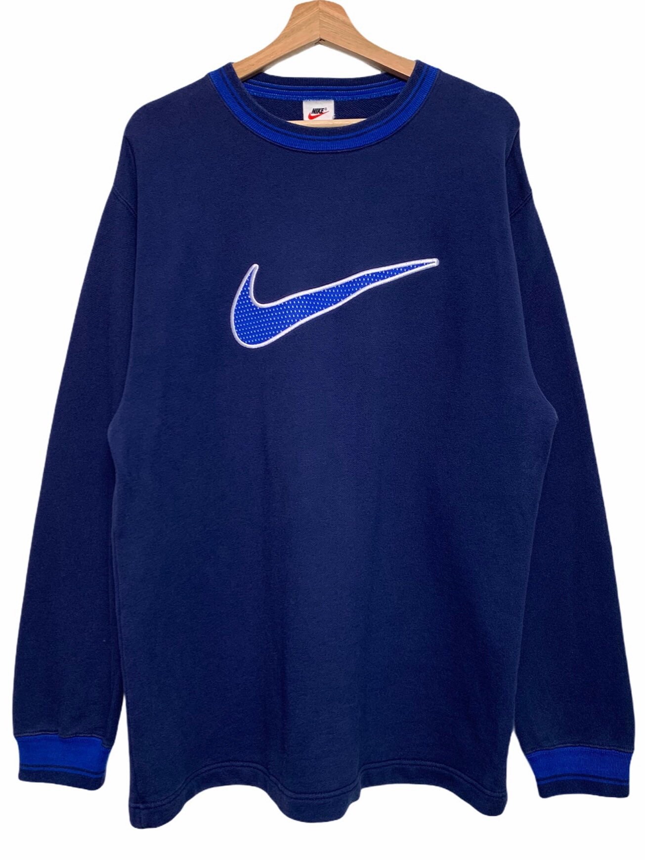 crewneck nike big swoosh