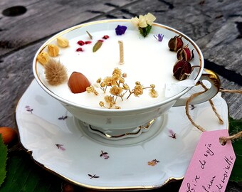 Bougie fleurs séchées dans tasse ancienne chinée