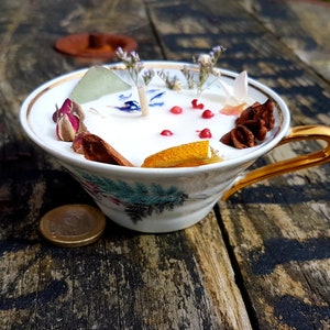 Bougie fleurs séchées dans tasse ancienne chinée ou verre Emaux de Limoges