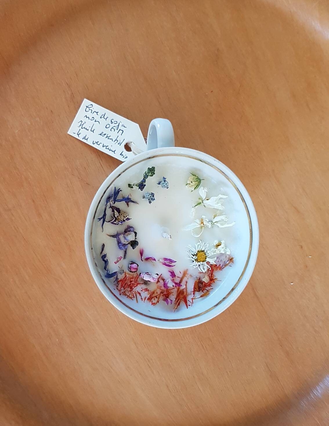 Bougie Fleurs Séchées Dans Tasse Ancienne Chinée