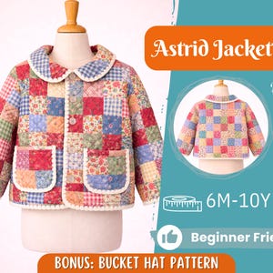 Może przedstawiać: Kolorowa kurtka patchwork z kołnierzem Piotrusia Pana i dwiema przednimi kieszeniami. Kurtka wykonana jest z kwadratów materiału w kolorze czerwonym, niebieskim, zielonym i żółtym. Tekst "Astrid Jacket" jest wyświetlany na pomarańczowo.