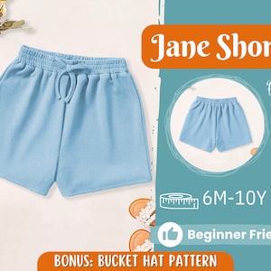 Puede incluir: Un pantalón corto azul claro con cintura de cordón. El pantalón corto está hecho de tela acanalada y tiene una imagen de vista posterior. El texto "Jane Shorts" está en la parte superior de la imagen y "6M-10Y" está en la esquina inferior derecha. El texto "Beginner Friendly" está en la esquina inferior derecha con un icono de pulgar hacia arriba. El texto "BONUS: BUCKET HAT PATTERN" está en la parte inferior de la imagen.