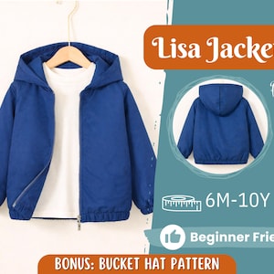 Può includere: Giacca blu con cappuccio e cerniera, appesa a una gruccia di legno. La giacca è indossata sopra una maglietta bianca. L'immagine include il testo "Lisa Jacket", "Back View", "6M-10Y" e "Beginner Friendly".