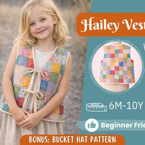 以下が含まれることがあります： カラフルなパッチワークのベストを着た少女。ベストは様々な色の正方形でできています。画像には「Hailey Vest」、「Back View」、「6M-10Y」、「Beginner Friendly」、「Bonus: Bucket Hat Pattern」と書かれています。