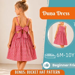 Könnte beinhalten: Ein rot-weiß kariertes Kleid mit Schleife am Rücken. Das Kleid hat Spaghettiträger und einen Stufenrock. Das Bild enthält auch den Text "Duna Dress", "Front View", "6M-10Y" und "Beginner Friendly".