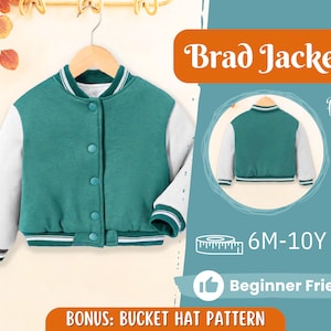 Puede incluir: Una chaqueta Brad verde azulado y blanca para niños, exhibida en una percha de madera. La chaqueta presenta un cuerpo verde azulado, mangas blancas y un cuello y puños a rayas. La imagen incluye el texto "Brad Jacket", "Back View", "6M-10Y", "Beginner Friendly" y "BONUS: BUCKET HAT PATTERN".