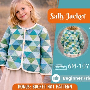 Puede incluir: Chaqueta infantil con un patrón geométrico en tonos azules, verdes y blancos. La chaqueta tiene un cuello redondo y cierre de botones. El texto "Sally Jacket" se muestra encima de la chaqueta. La imagen también incluye el texto "6M-10Y" y "Beginner Friendly".