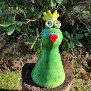 Ceramic frog prince made to order, funny frog, fence sitter including wood wool, frost-resistant