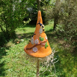 Gartenspitze mit Bienenmotiv auf Bestellung aus Keramik, Gartenzipfel, Insektenhotel, Zaunhocker, frostfest