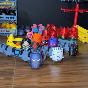 Sprite Display Crate | Choose Your Own 3 Figures | Gaming Display