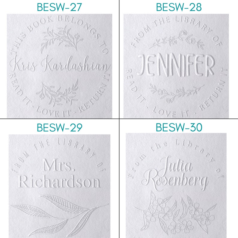 Puede incluir: Cuatro ex libris blancos con diferentes dise&ntilde;os. Cada ex libris tiene un borde decorativo con un motivo floral y un texto que dice "De la biblioteca de" seguido de un nombre. Los nombres son Kris Kardashian, Jennifer, Sra. Richardson y Julia Rosenberg.