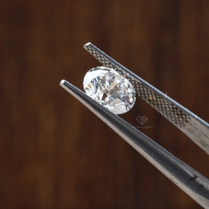 A 0.60ct round lab diamond measuring 5.5mm is pictured in a natural hand pose.
This mid-size stone offers great finger coverage without being overpowering.
Perfect for minimalist solitaires or halo rings.
Lab-grown for sustainability and exceptional value.