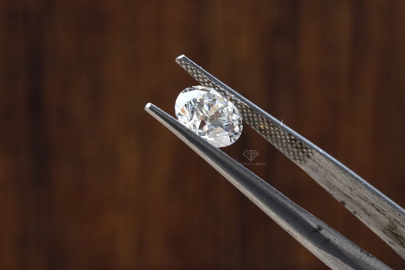 A 0.60ct round lab diamond measuring 5.5mm is pictured in a natural hand pose.
This mid-size stone offers great finger coverage without being overpowering.
Perfect for minimalist solitaires or halo rings.
Lab-grown for sustainability and exceptional value.