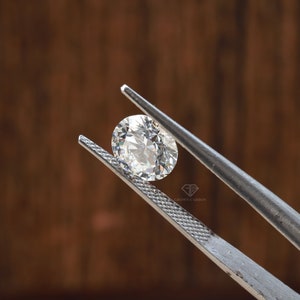 A 1.20ct round diamond measuring 7.0mm, placed on a hand to show size and brilliance.
Offers a touch more boldness than the traditional 1ct, without overwhelming.
Ideal for standout solitaire or vintage-inspired designs.
Responsibly sourced and flawlessly finished.