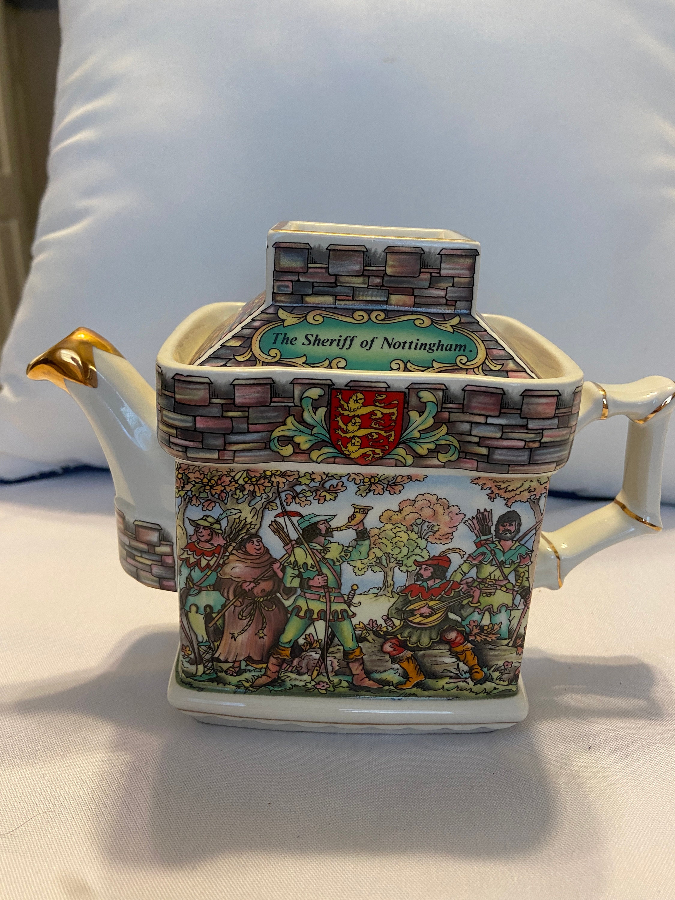Sadler Robin Hood Teapot England Gold Trim Beautiful Sandler Teapot