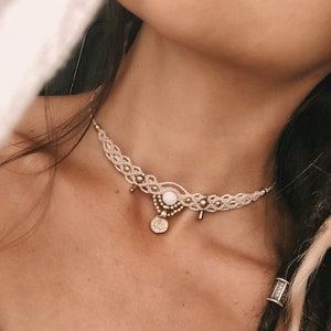 Moonstone macrame chain choker // sun, brass, gold, design jewellery, unique, boho, antique, adjustable