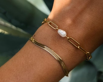 Bracciale Boho con perle d'acqua dolce // Bracciale a maglie con fermagli in oro | Bracciale importante | Gioielli estivi