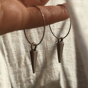 Rivets spear tip hoop earrings stainless steel // earrings silver, design jewelry, modern shape, antique