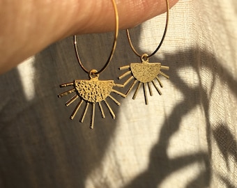 Pendientes de aro de sol de latón // pendientes de oro, plata, joyería de diseño, forma moderna, antigua