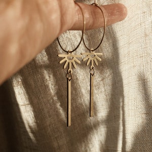 Sun hoop earrings brass // earrings gold, design jewelry, modern shape, antique, sun rays Kleine Sonne