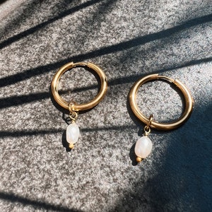 Hoop earrings freshwater pearls boho // Earrings gold, designer jewelry, modern shape