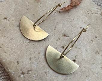 Half moon hoop earrings brass // earrings gold, design jewelry, modern shape, antique