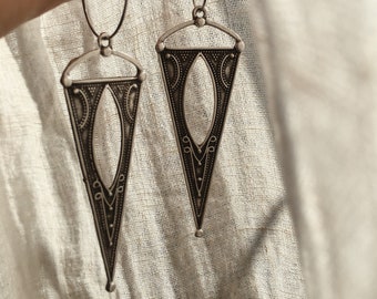 Große Dreieck Marokkanische Creolen Silber// Ohrringe, Designschmuck, moderne Form, Muster, antik,