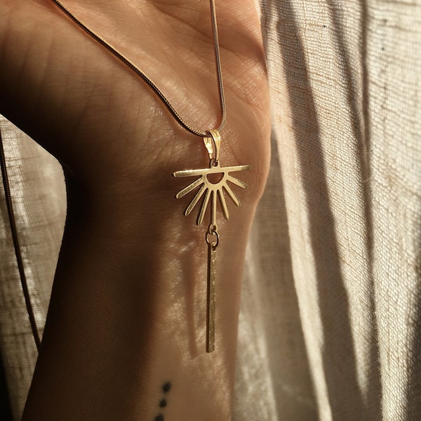 Collar bohemio de sol dorado // Conjunto con pendientes | Joyería de verano | Accesorio para festivales | Estilo hippie étnico antiguo