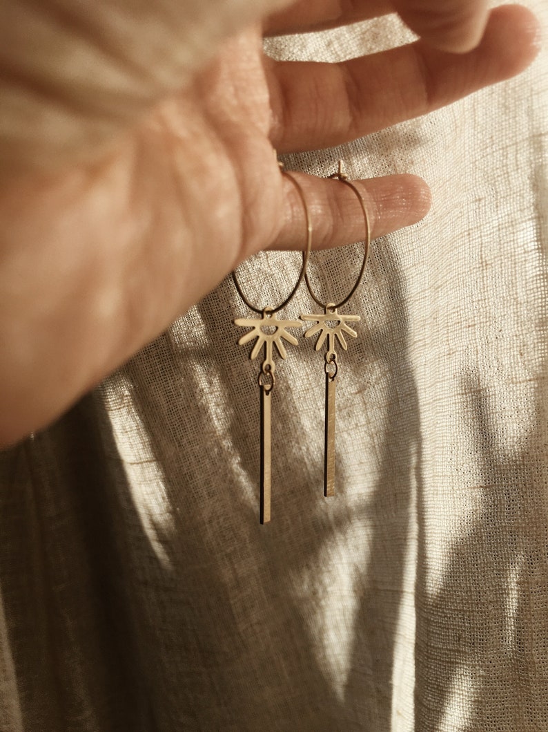 Sun hoop earrings brass // earrings gold, design jewelry, modern shape, antique, sun rays Kleine Sonne