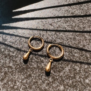 small hoop earrings drop gold // boho filigree antique
