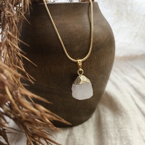 Gemstone quartz necklace boho with gold setting // Spiritual jewelry | Ethno hippie style | Unique