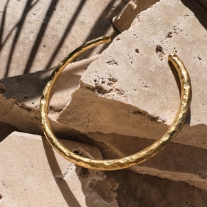 Boho bangle gold hammered simple, adjustable, brass, antique