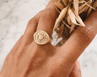 Sonnen Siegel Ring Boho verstellbar Gold, Rillen, Messing // Medusa, Designschmuck, moderne Form, antik