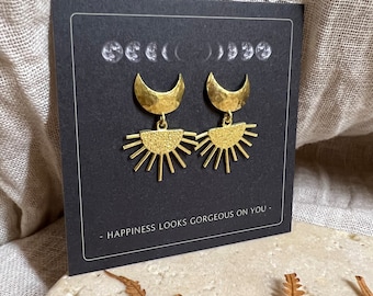 Pendientes de sol y luna enchufan latón // oro, simple, joyería de diseño, forma moderna, antigua