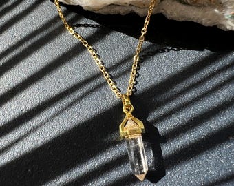 Boho necklace with quartz tip in gold // delicate natural stone pendant | Spiritual jewelry | Unique piece