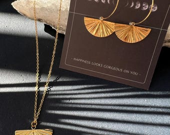 Boho Crescent Moon Hoop Earrings Gold | Delicate Minimalist Jewelry | Textured Fan Design