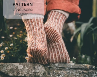 GRAMPS socks pattern, socks knitting pattern, sock pattern, colourwork socks