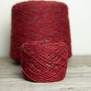 Mjukt Donegal tweedgarn, irländskt garn, rött stickgarn, 100 % merinoullgarn, fingertjocklek, röd tweed 5567